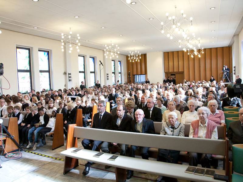 Knapp 450 Gläubige haben sich in der Gemeinde zum Gottesdienst eingefunden